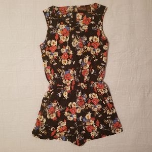Speed Control NY Floral Zippered Romper Size: L